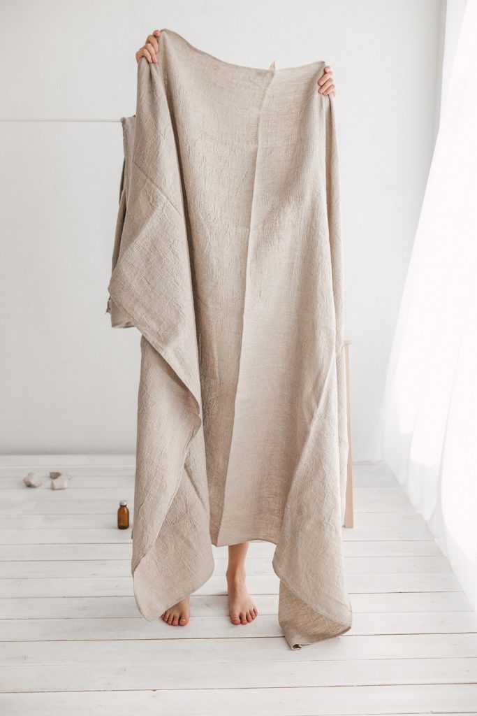 Thing-Stories-natural-linen-bath-towel-foot