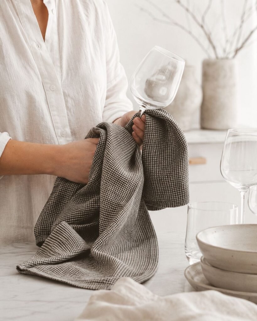 How to Use Linen Tea Towels Dry Dishes, Glassware